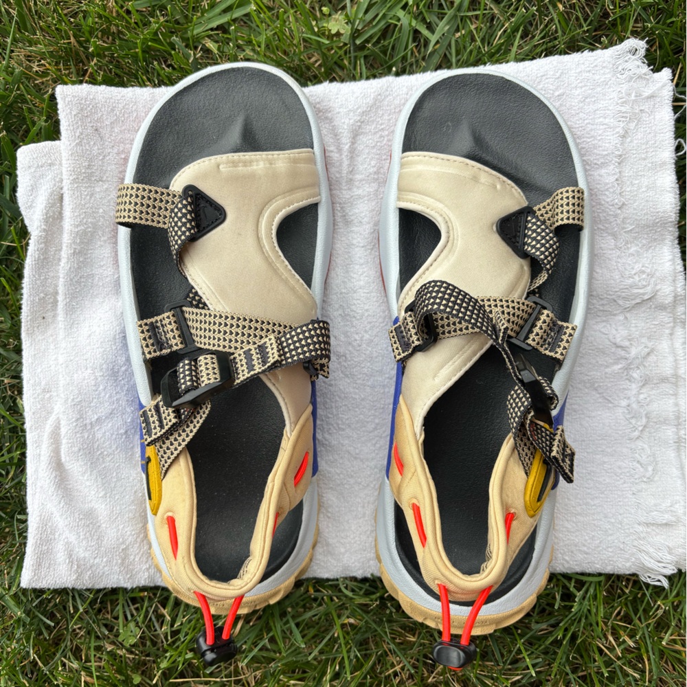 Nike Women’s Oneonta Sandal 'Light Orewood Brown’